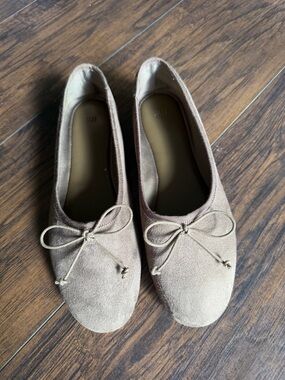 H&M Women's Balletcore Feminine Taupe Suede like Ballet Flats with Bow size 8